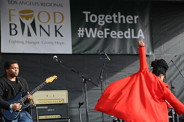 181222-EatDrinkSupport9627 Band on stage under Food Bank banner