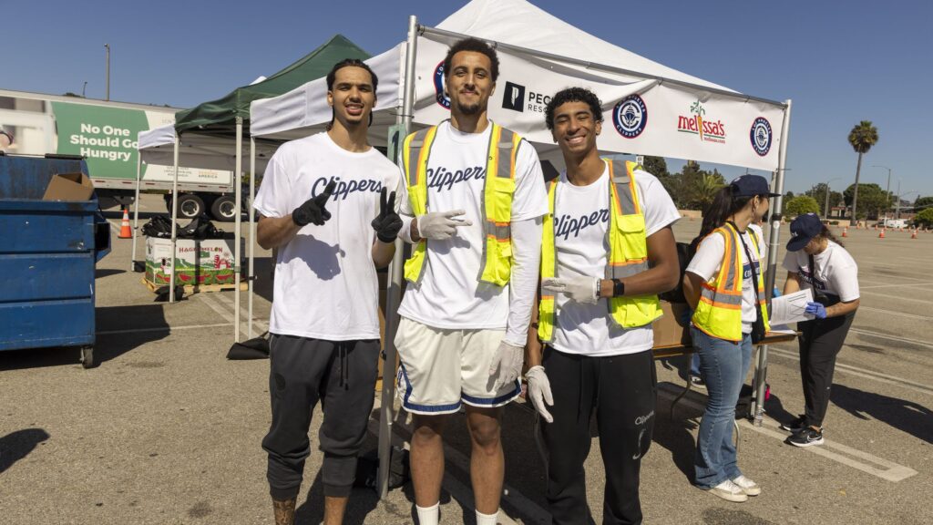 Los Angeles Clippers and the Los Angeles Regional Food Bank Team Up to Fight Hunger